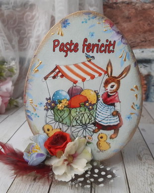 Decoratiune din lemn, in forma de ou,,  cadou pentru Paste