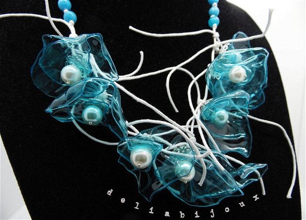 Colier handmade unicat - perle de sticla si plastic reciclat (cod631)