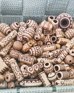 Lot margele acrilice model tribal 150+ bucati