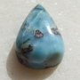 Cabochon lacrima mica din larimar cu incluziuni de cuart, cobalt si vanadiu (lucrat manual in INDIA) aprox 6.5x13.5x19 mm