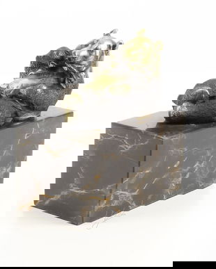 Ursul Panda - statueta din bronz pe soclu din marmura