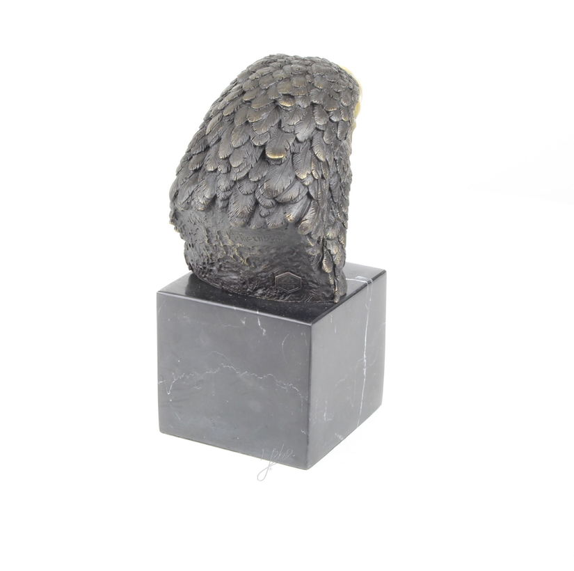 Cap de vultur - statueta din bronz pe soclu din marmura