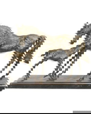 Iapa cu manzul - statueta din bronz pe soclu din marmura