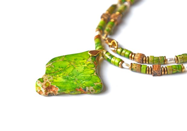 Set de bijuterii  compus din colier, bratara și cercei din regalit verde, perle de cultura și jasp peisaj