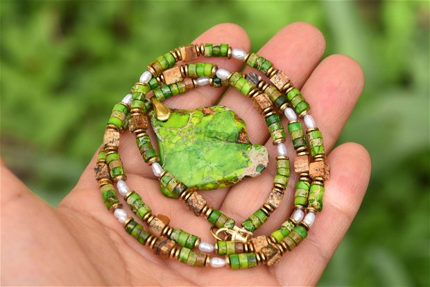 Set de bijuterii  compus din colier, bratara și cercei din regalit verde, perle de cultura și jasp peisaj