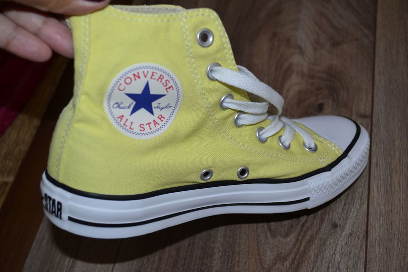 Tenisi Converse galbeni