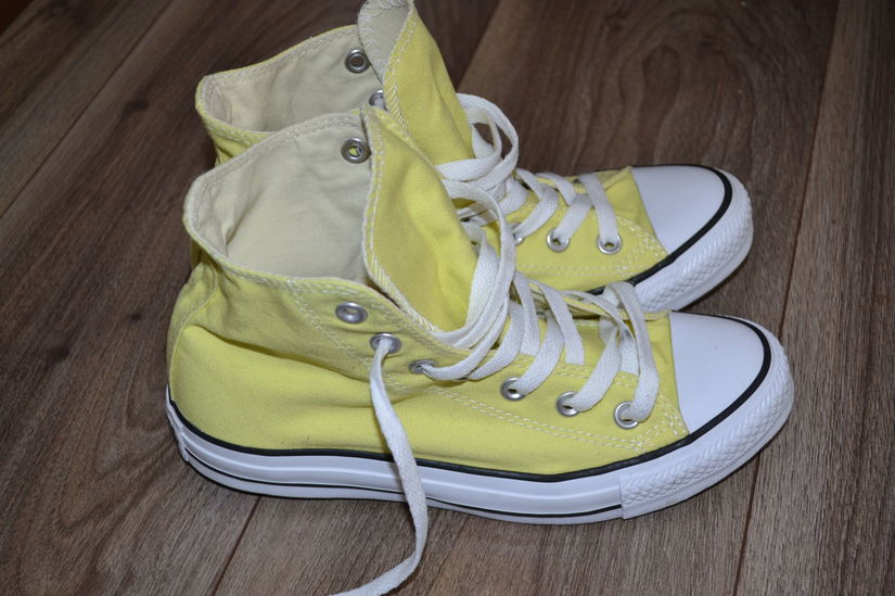 Tenisi Converse galbeni