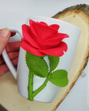 Cană cu trandafir