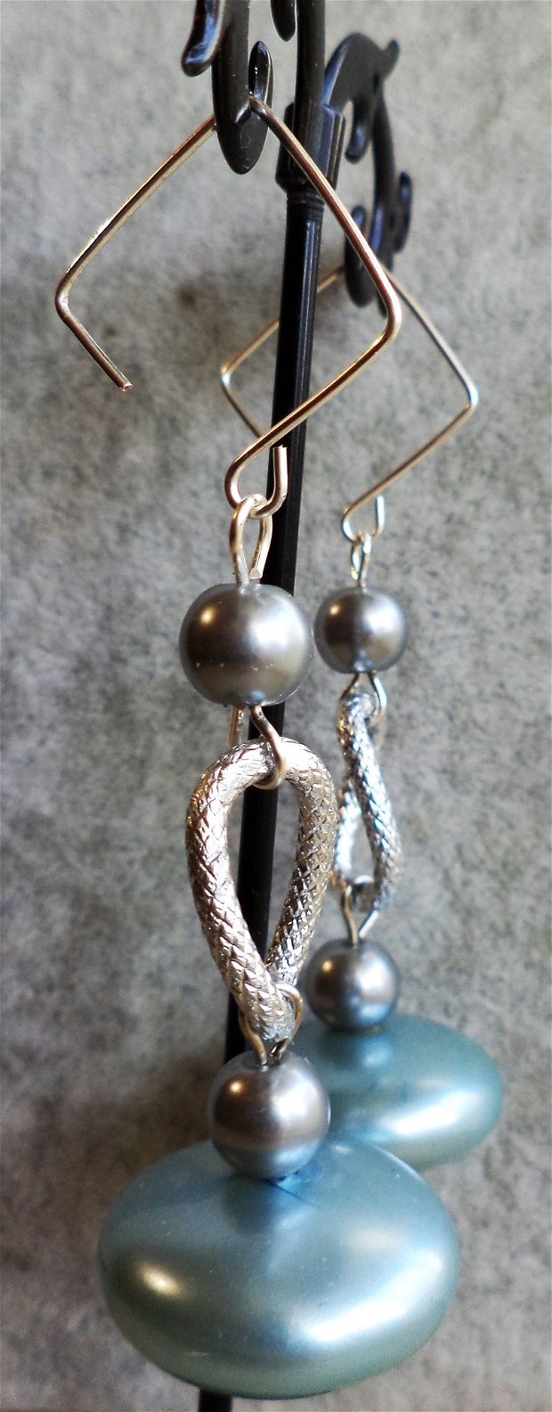 Cercei handmade cu perle din sticla