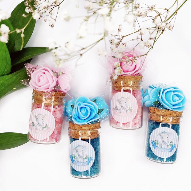 Mărturie botez borcănel din sticlă cu sare de baie, decorată cu etichetă autoadezivă rotundă și trandafiri, Kandor Special Gifts