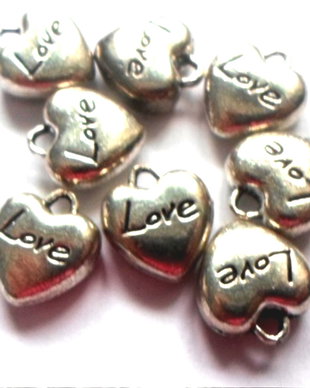 Charm metalic inima groasa LOVE argintiu