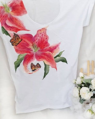 Tricou pictat manual, Beauty of a Lily