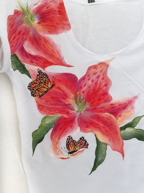 Tricou pictat manual, Beauty of a Lily