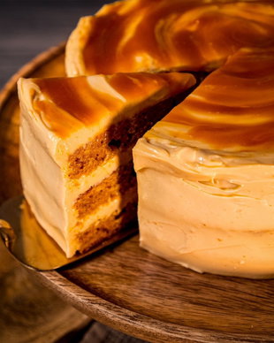 Tort de dovleac cu crema de caramel sarat