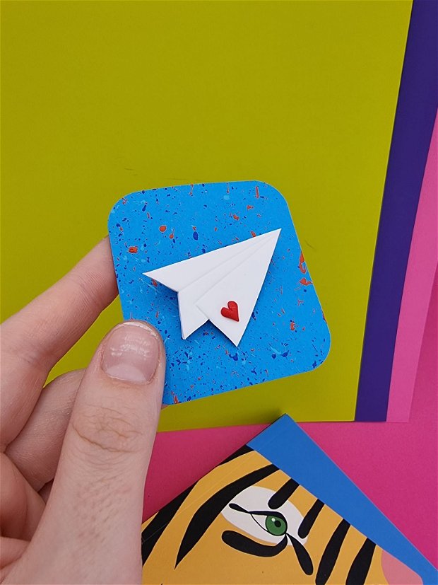 Martisor brosa avion origami