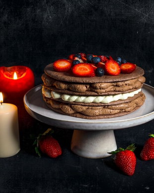 Pavlova cu ciocolata si alune