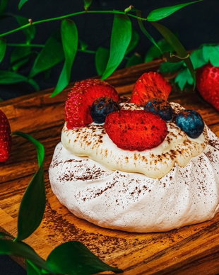 Mini pavlova cu fructe proaspete