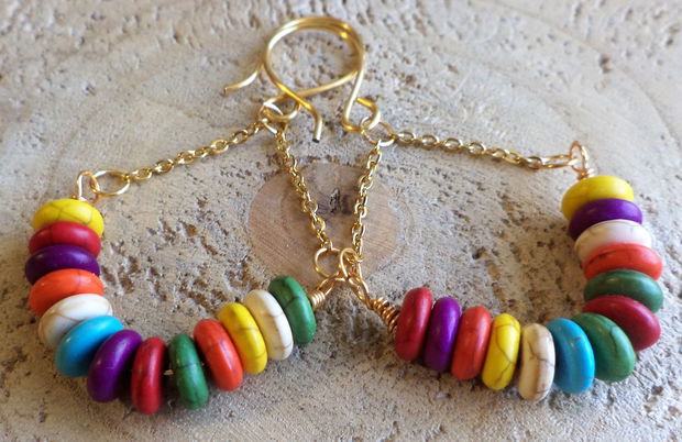 Cercei handmade din sarma si margelute din howlite multicolore