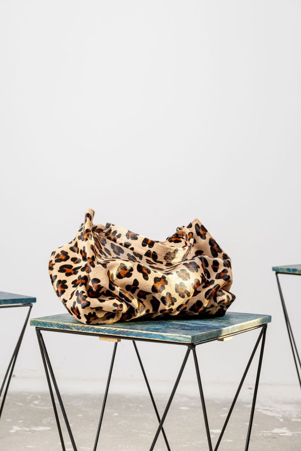 Clutch de piele blana ponei cu animal print