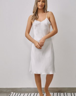 ROCHIE DIN SATIN LESS IS MORE