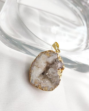 WHITE CAVE PENDANT
