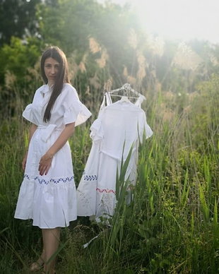 Rochie din bumbac volane cu motiv tradițional albastru