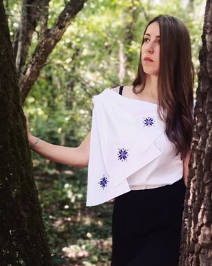 Bluza bumbac asimetrica umăr 3 motive albastre tradiționale românești