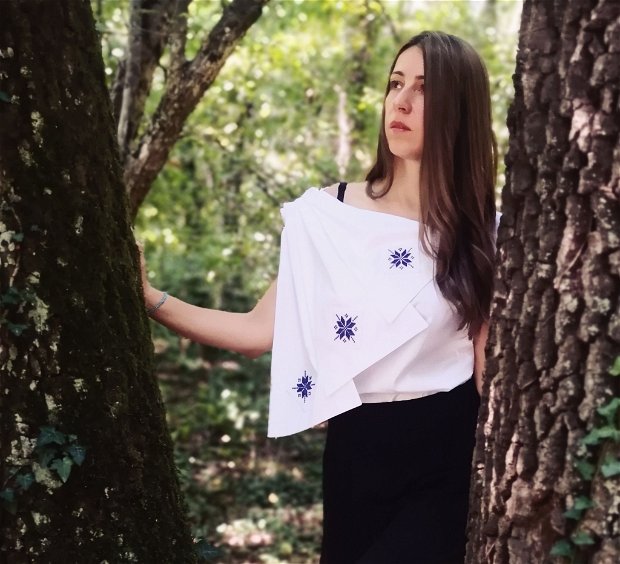 Bluza bumbac asimetrica umăr 3 motive albastre tradiționale românești