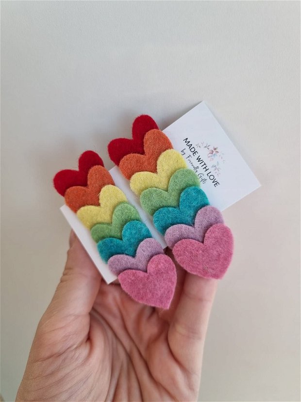 Set 2 clame cu inimi multicolore handmade