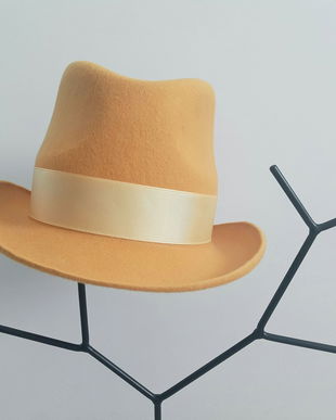 Pălărie Fedora galbenă