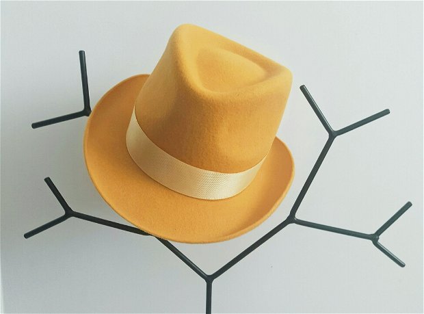Pălărie Fedora galbenă
