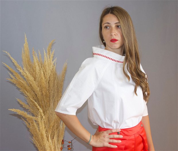 Bluza bumbac cu guler cu motive tradiționale românești