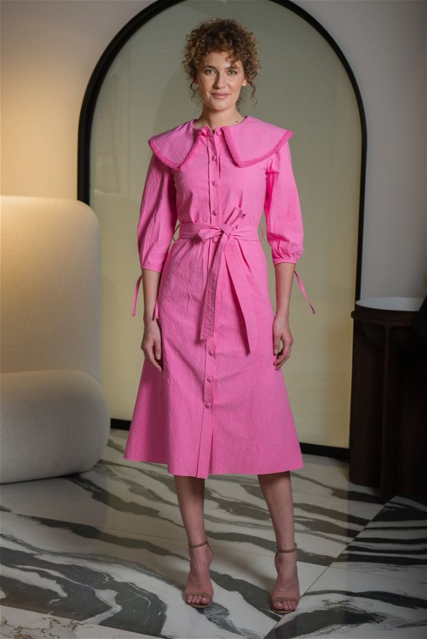 Rochie roz tip camasa cu guler supradimensionat