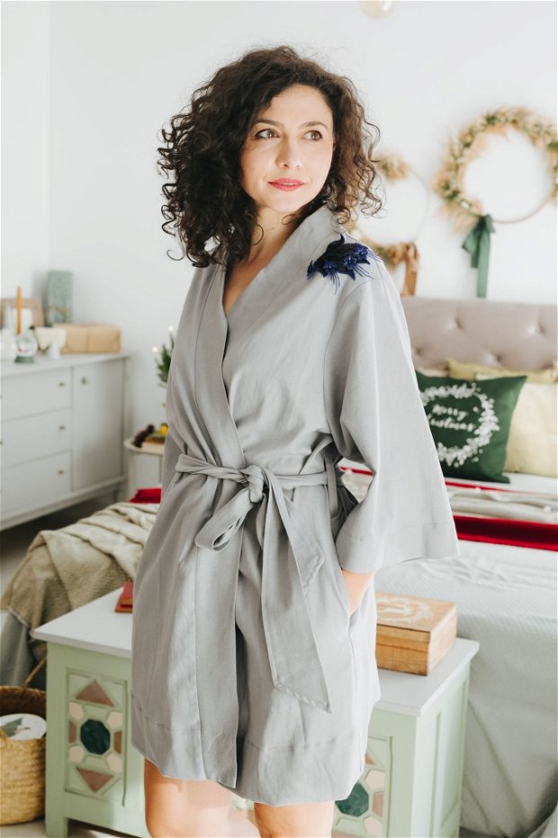 Kimono cu buzunare ascunse si sistem dublu de inchidere