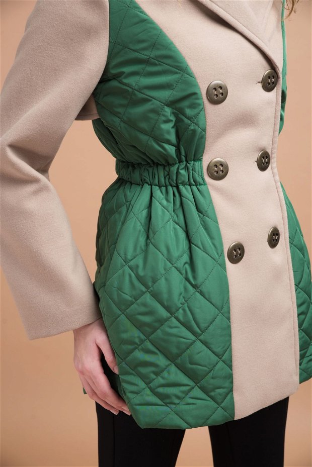 Jacheta din stofa bej si tesatura matlasata verde