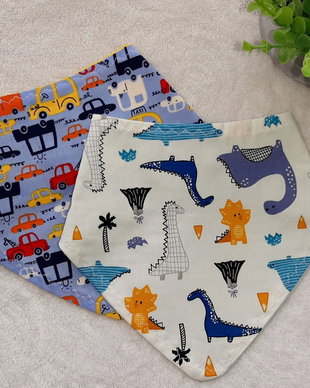 Set 2 bavete handmade - dinozauri si masinute