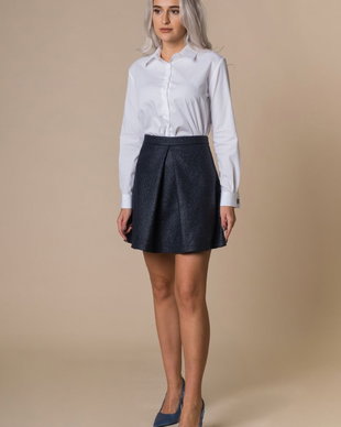 Fusta mini de culoare indigo din stofa cu textura speciala