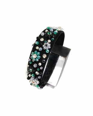 Cordeluta din catifea brodata cu cristale