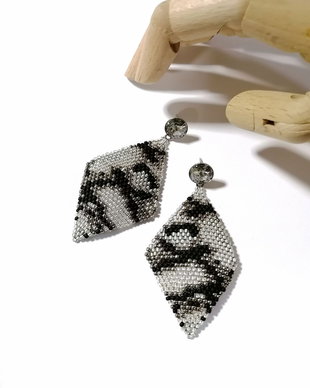 Cercei animal print alb, argintiu negru