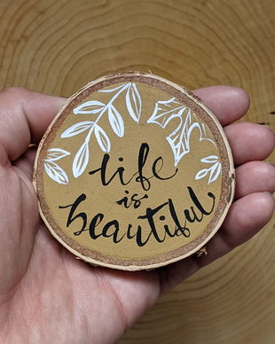 Magnet realizat pe felie de copac