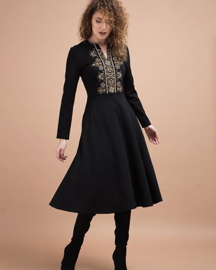 Rochie din jerse cu bustul brodat