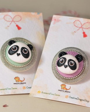 Mărțișor cu panda pe bază roz