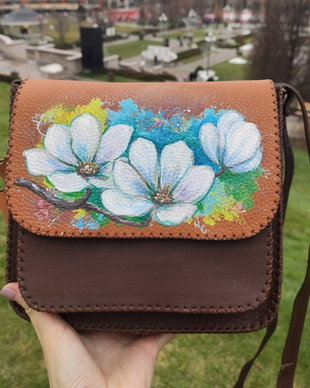 Geanta din piele pictata cu Magnolie