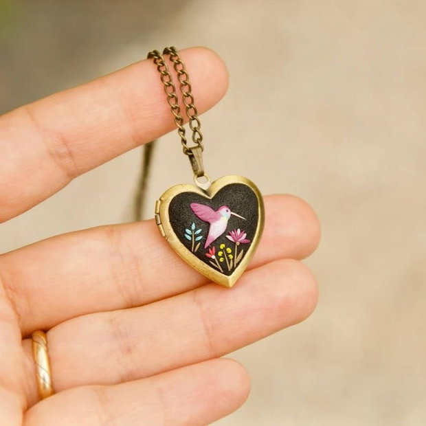 Pandantiv cu flori nu-ma-uita pe fundal alb, personalizat cu fotografii si mesaj, cadou ideal pentru mama, 8 martie