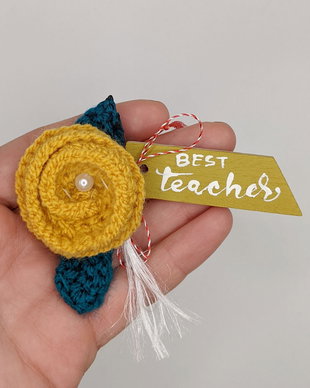 Martisor crosetat BEST TEACHER