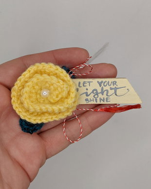 Martisor crosetat LET YOUR LIGHT SHINE