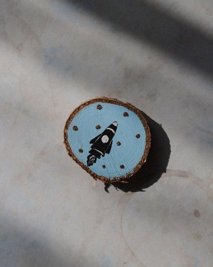 Magnet realizat pe felie de copac