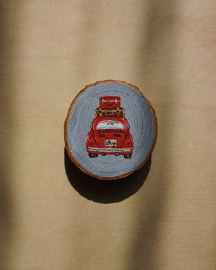 Magnet realizat pe felie de copac