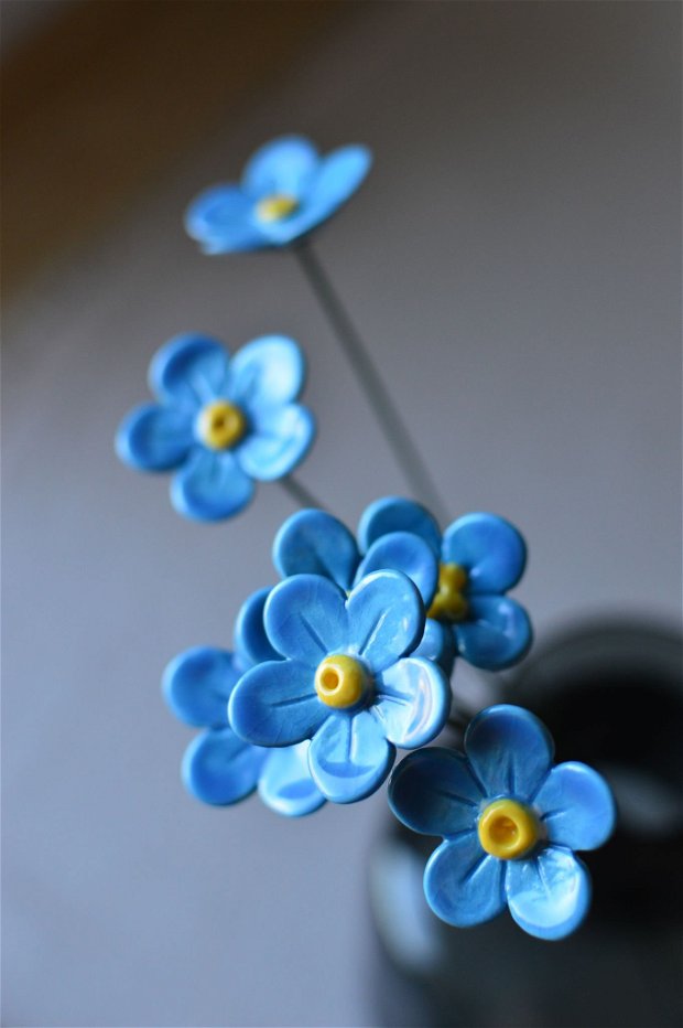 Floare din ceramică albastră