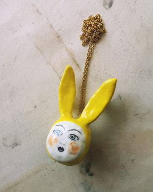 Colier iepure din pastă ceramică cu uscare la rece